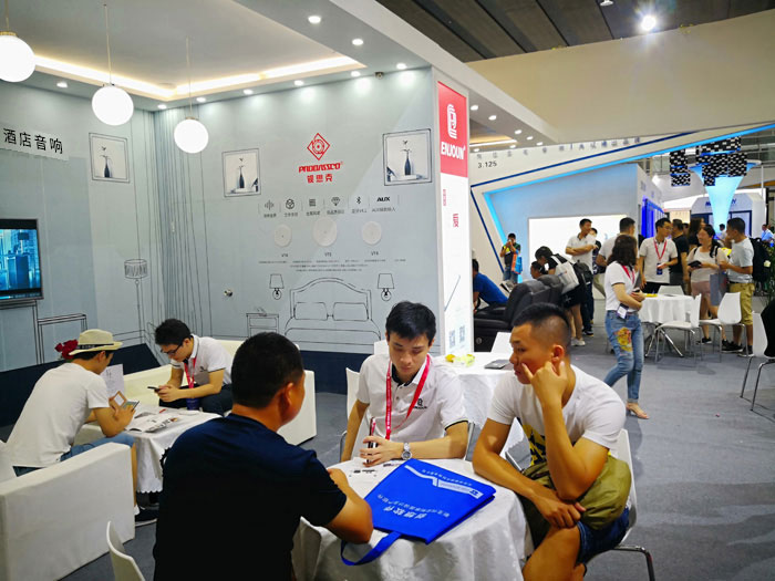 2019年廣州建博會(huì)現(xiàn)場(chǎng)洽談合作
