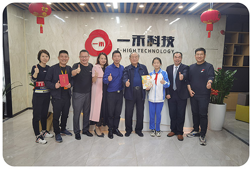 <b>著名詩人、資深報(bào)人祁念曾老先生一行人蒞臨一禾科技參觀指導(dǎo)!</b>