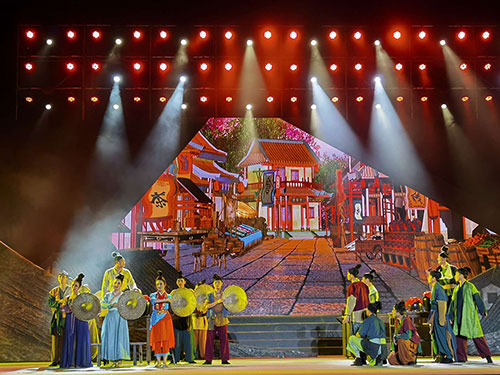 <b>舞臺燈光與音響技術(shù)：打造完美演出體驗的關(guān)鍵！</b>